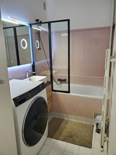 a bathroom with a washing machine and a sink at Apartment 2 or 3 bedrooms near Paris in Suresnes