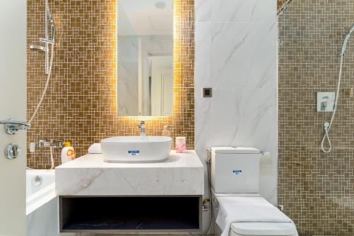 Et badeværelse på The Rixx Spectacular Apartment @ Opera House-Hyatt