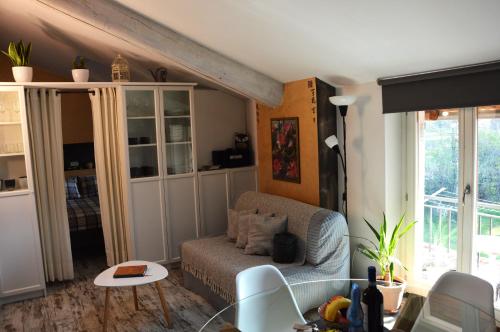A seating area at La petite maison de Claire