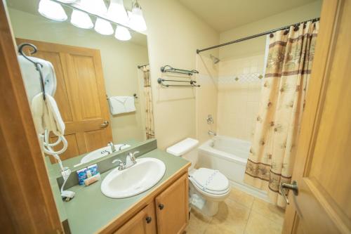 a bathroom with a sink and a toilet and a shower at Arapahoe Lodge 8119 in Keystone