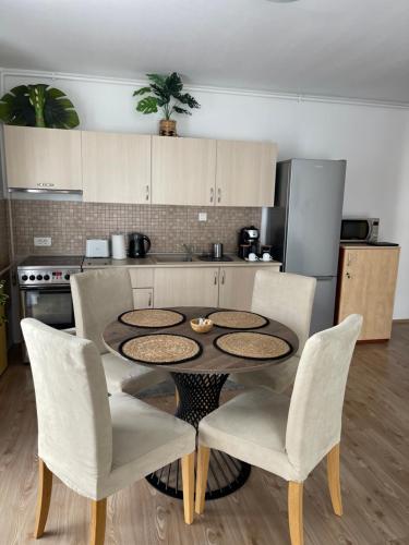 Кухня или мини-кухня в Relaxing Bucharest Airport Residences & Therme-SELF CHECK-IN
