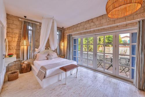 Deluxe Room with Fireplace