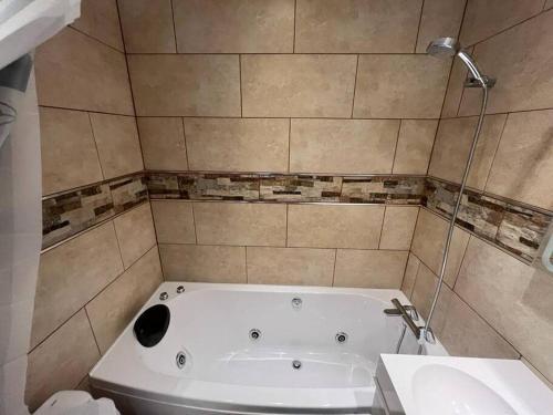 Kúpeľňa v ubytovaní Apartment A/c - Fibra - SmartTv - modern
