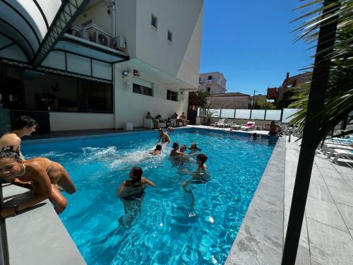 Bazén v ubytování Hotel Ardea nebo v jeho okolí