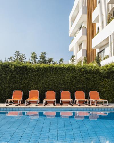 Alexis Apartments - Modern 2-bedroom with swimming pool