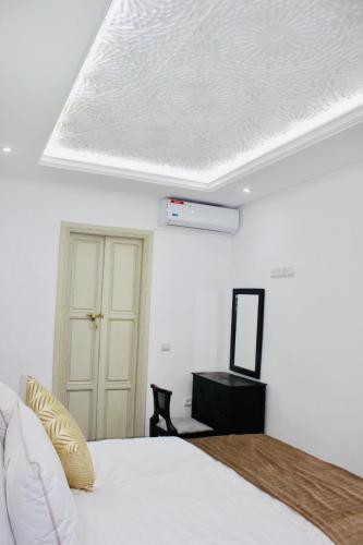 Una cama o camas en una habitación de DAR Riad Jomana