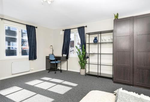 an office with a desk and a chair in a room at Central Studio Apartment in Stavanger in Stavanger