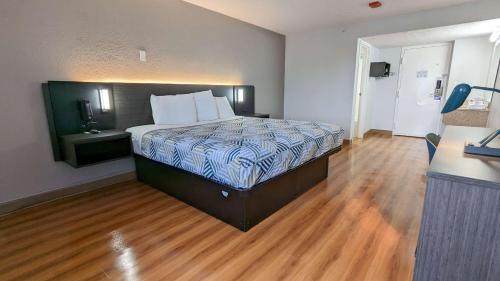 Motel 6-Framingham, MA - Boston Westにあるベッド