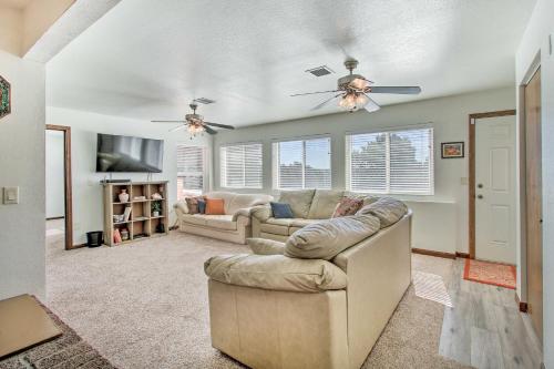 Arizona Escape with Patio, Grill, and Fire Pit! – Photos 3