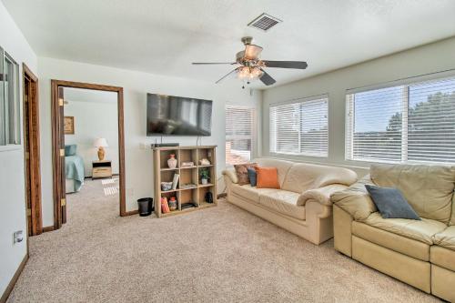 Arizona Escape with Patio, Grill, and Fire Pit! – Photos 4