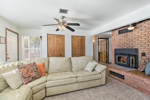 Arizona Escape with Patio, Grill, and Fire Pit! – Photos 5