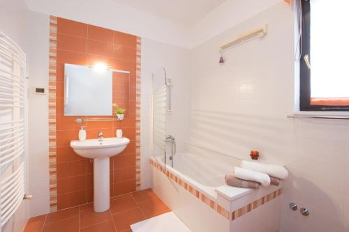 Apartments with parking space Umag - 21070