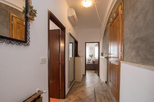 Apartments with parking space Umag - 21070