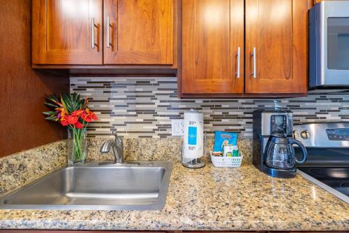 Beautiful Ocean View, Split AC, 1 Block to Beach and Parking_3