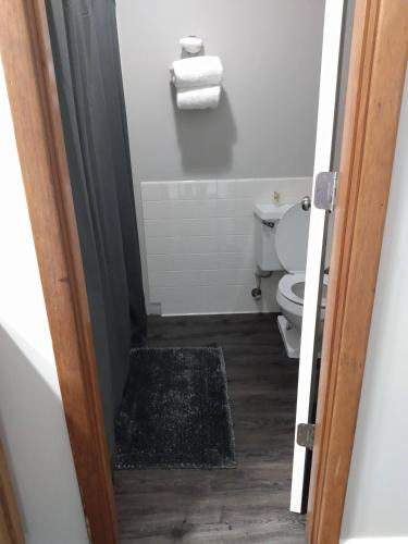 a small bathroom with a toilet and a rug at Country Inn of Shelby in Avoca