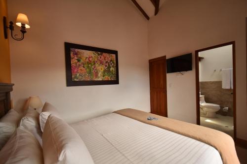 Кровать или кровати в номере Hotel Campanario Real