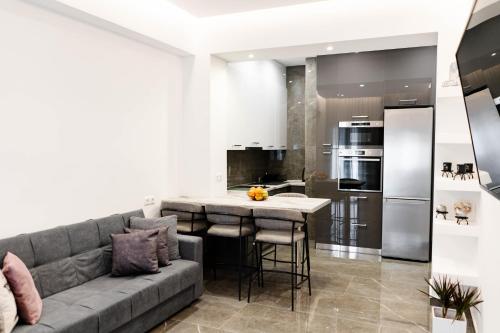 Larissa Railway &Metro station apartment