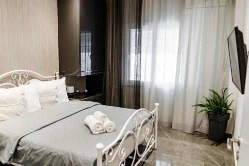 Larissa Railway &Metro station apartment