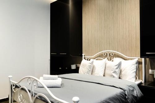 Larissa Railway &Metro station apartment