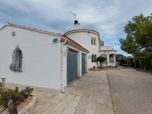 Fotografia z galérie ubytovania Villa en Bord de Mer avec Piscine Privée et Jardin à L'Ametlla de Mar, Costa Dorada - ES-221-1 v destinácii L'Ametlla de Mar