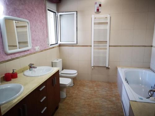 Koupelna v ubytování Villa avec piscine privée et proche de la plage, idéale pour familles et amis - Costa Dorada, Espagne - ES-221-6