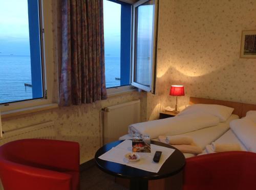 Posteľ alebo postele v izbe v ubytovaní Hotel Nienhäger Strand