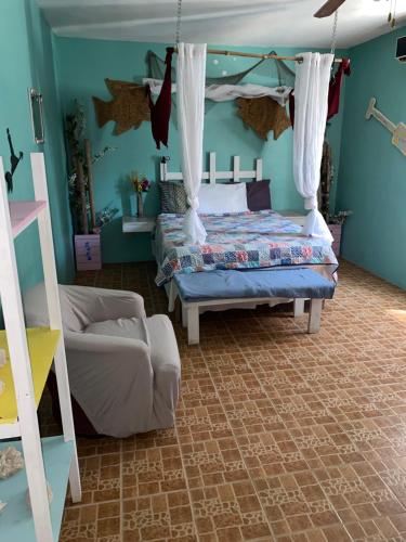 Postel nebo postele na pokoji v ubytování Castaways Villa