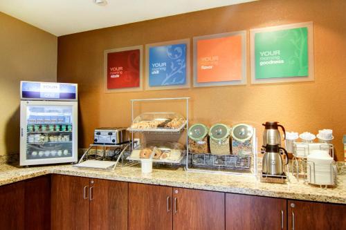Kemudahan buat kopi dan teh di Comfort Suites Carlsbad