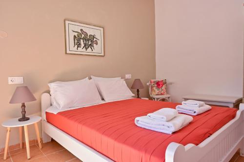 a bedroom with a bed with towels on it at To Spiti Tou Papa Sto Vouno in Kamilari
