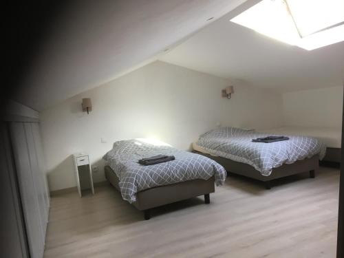 two beds in a room with a attic at la Rose sur Meuse in Haybes