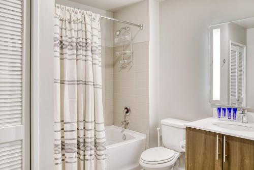 A bathroom at Downtown 1BR w Gym WD BBQ nr Nightlife SEA-366