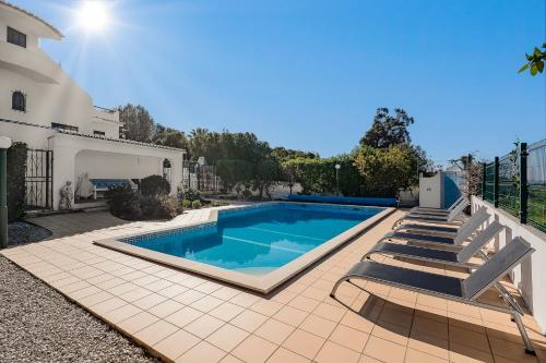 a swimming pool in the backyard of a house at Casa Branca in Estômbar