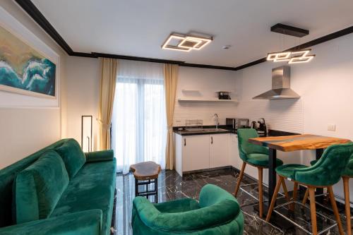 Kuchyň nebo kuchyňský kout v ubytování Lazar Lux Suites - Ammoudara