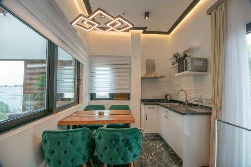 Kuchyň nebo kuchyňský kout v ubytování Lazar Lux Suites - Ammoudara