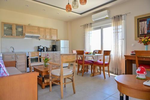 A kitchen or kitchenette at Spiti tou Papa sto Vouno