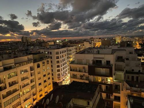 Nespecifikovaný výhled na destinaci Casablanca nebo výhled na město při pohledu z apartmánu