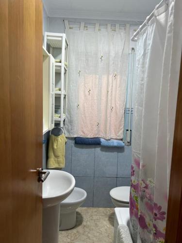 a bathroom with a sink and a toilet and a shower at Playas Rihuete 7 in Puerto de Mazarrón