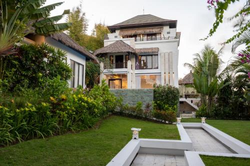 Zahrada ubytování Charming 4-bedroom Villa - Melasti Beach