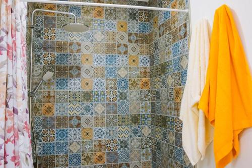 a bathroom with a shower with a shower curtain at Casita Gopal in Icod de los Vinos