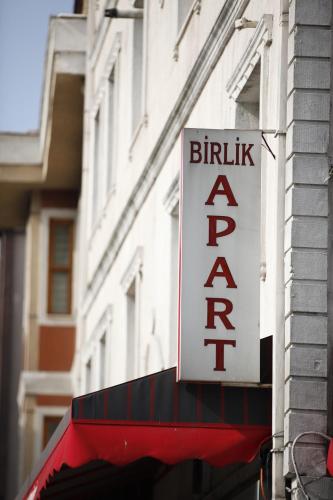 Palkinto, sertifikaatti, kyltti tai muu asiakirja, joka on esillä majoituspaikassa Birlik Hotel
