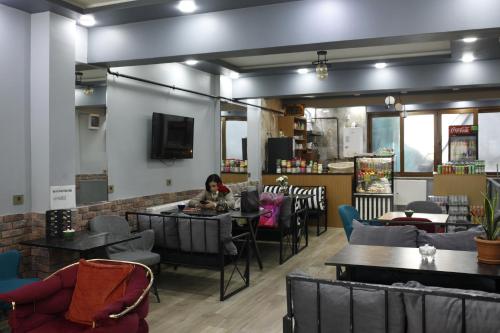 Birlik Hotel TV 또는 엔터테인먼트 센터