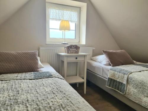 Кровать или кровати в номере APARTAMENTY "LA VILLA" z klimatyzacją, ogrodem, parkingiem, blisko centrum