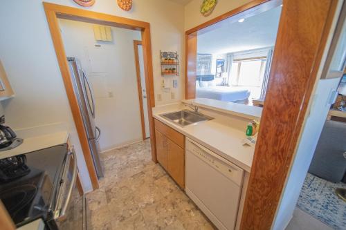 a small kitchen with a sink and a mirror at Lenawee 1728 in Keystone