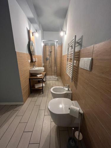 a bathroom with two sinks and two toilets at Unico Studios in Milan