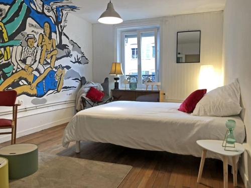 Posteľ alebo postele v izbe v ubytovaní Le gîte de la Cour des Arts