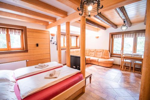 Postel nebo postele na pokoji v ubytování Vila Triglav on Pokljuka