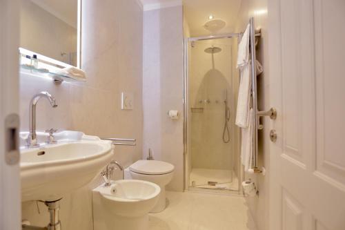 Bilik mandi di La Villetta Suite