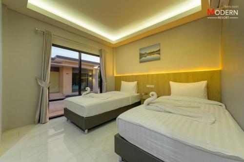 Postel nebo postele na pokoji v ubytování Modern Resort