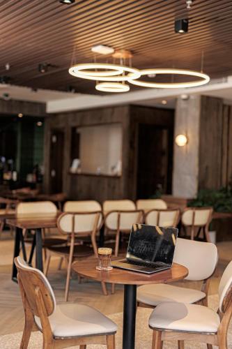 Ruang duduk di TTR Central Apart Hotel
