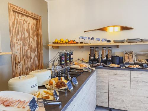 a kitchen with a buffet with food on it at ProKite Alby Rondina - RESORT - in Birgi Vecchi